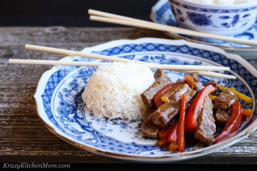Weeknight Pepper Steak / Easy Weeknight Pepper Steak | Krazy Kitchen Mom / Oh, sure there are intricate recipes for it, but this one's so darn good, and takes such little time to make!