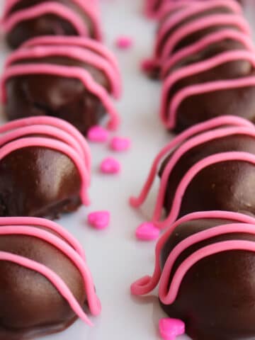 No-Bake Cinnamon Oreo Truffles