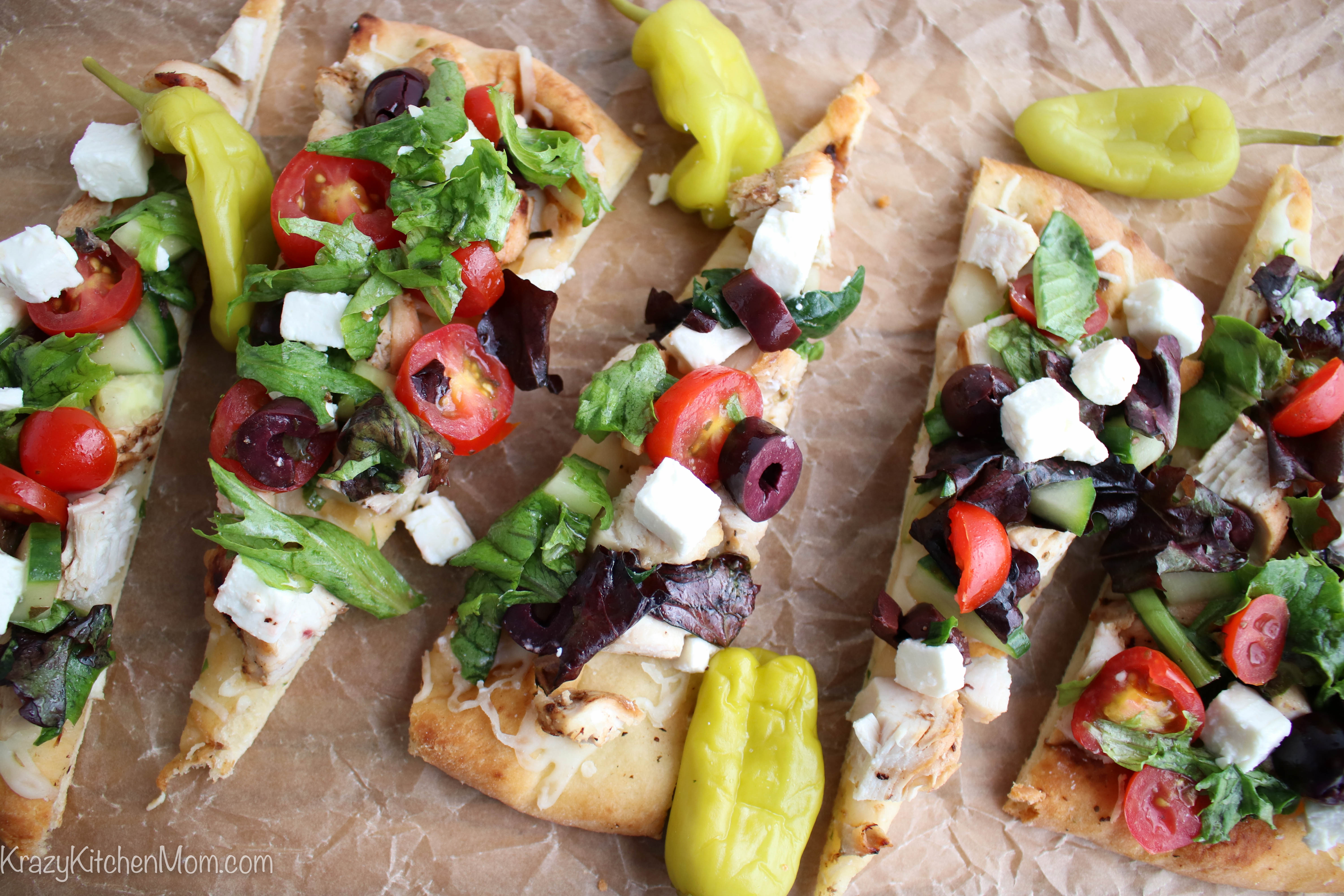 flatbread topped with Greek salad and peppers