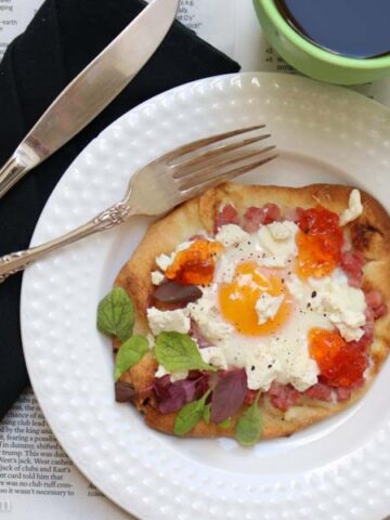 Breakfast Flatbread with Pepper Jelly