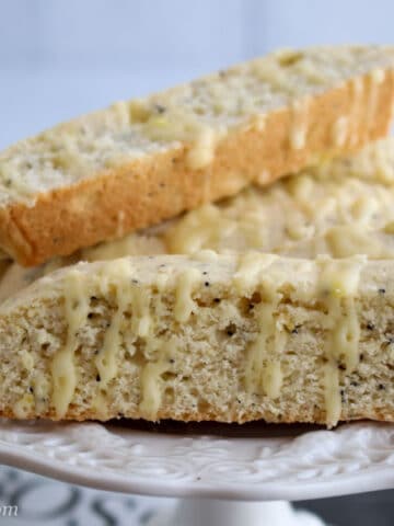 a plate of biscotti