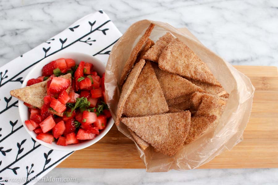 Baked Cinnamon Sugar Chips with salsa