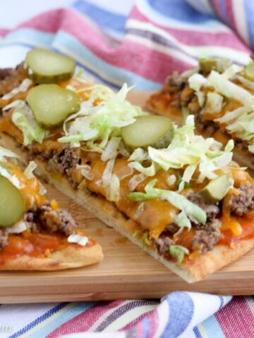 Cheeseburger Flatbread Pizza Sliced