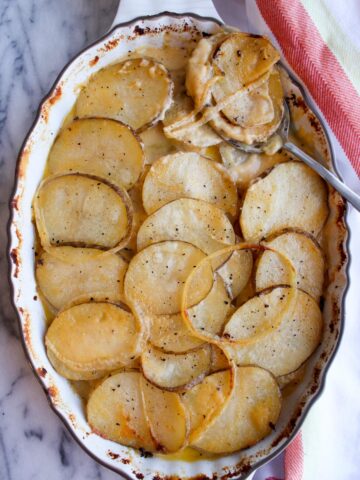 Cheesy Au Gratin Potatoes Casserole