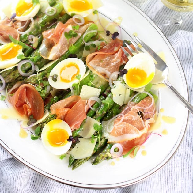 A healthy salad with ham and Egg