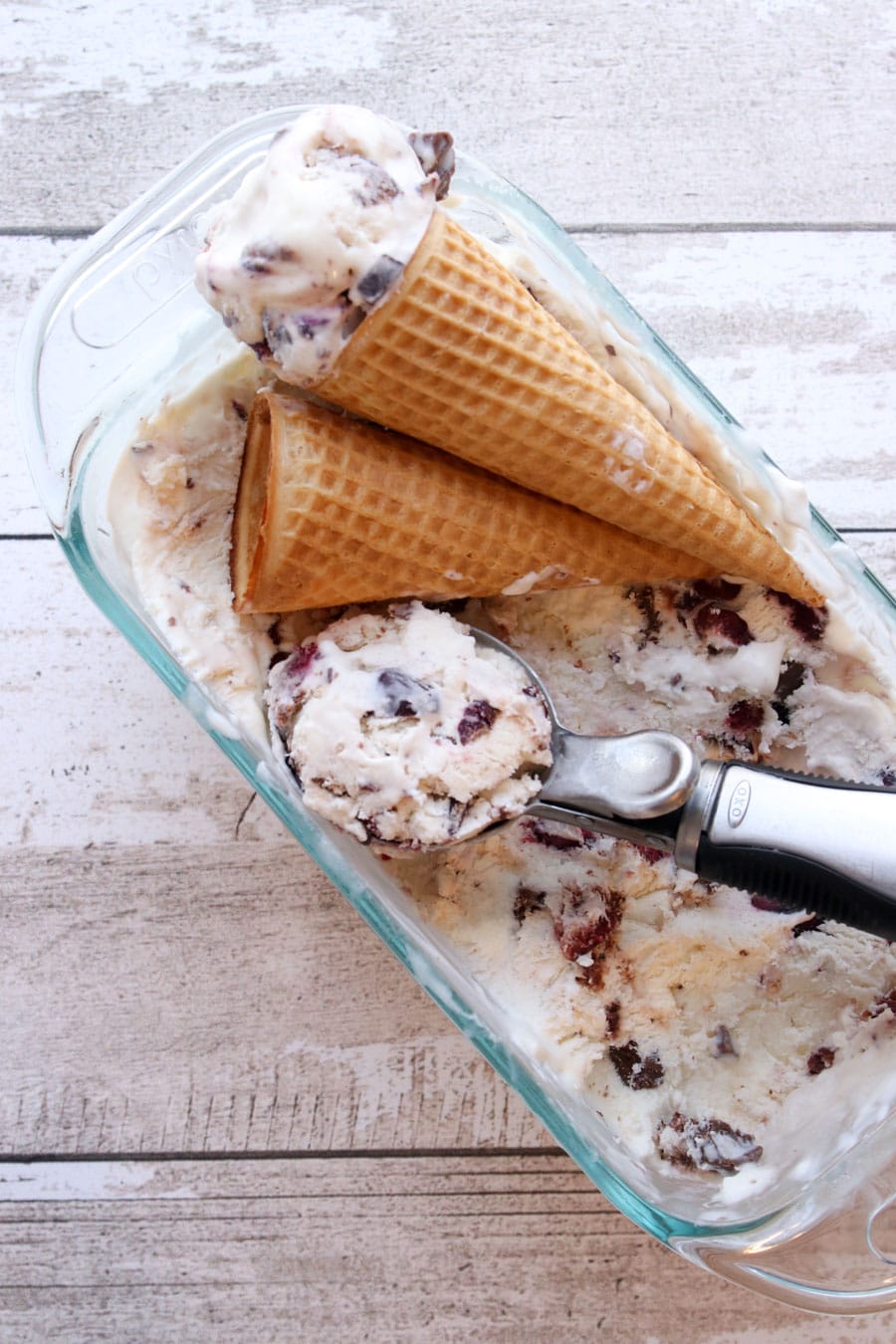 No churn chocolate cherry ice cream