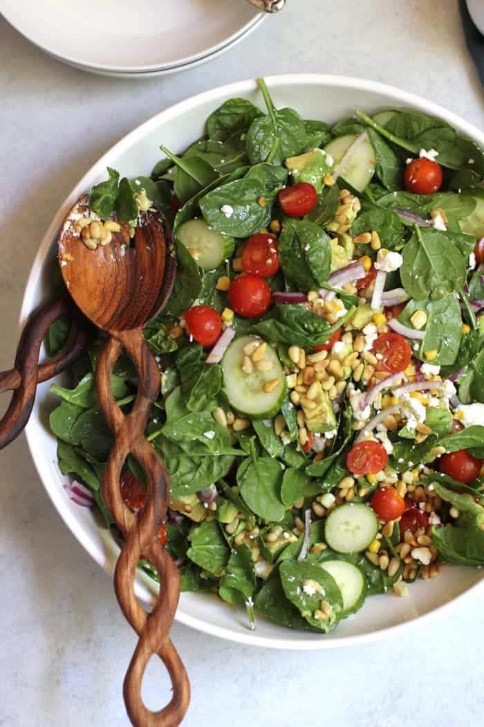 Lettuce salad with tomatoes, cucumber and nuts