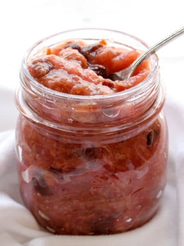 Mason jar of homemade rhubarb chutney