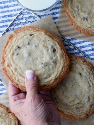 Giant Chocolate Chips Cookies