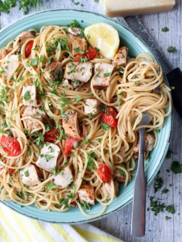 close up shot of chicken piccata pasta