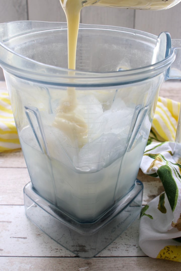 POURING CREAM INTO A BLENDER BOWL