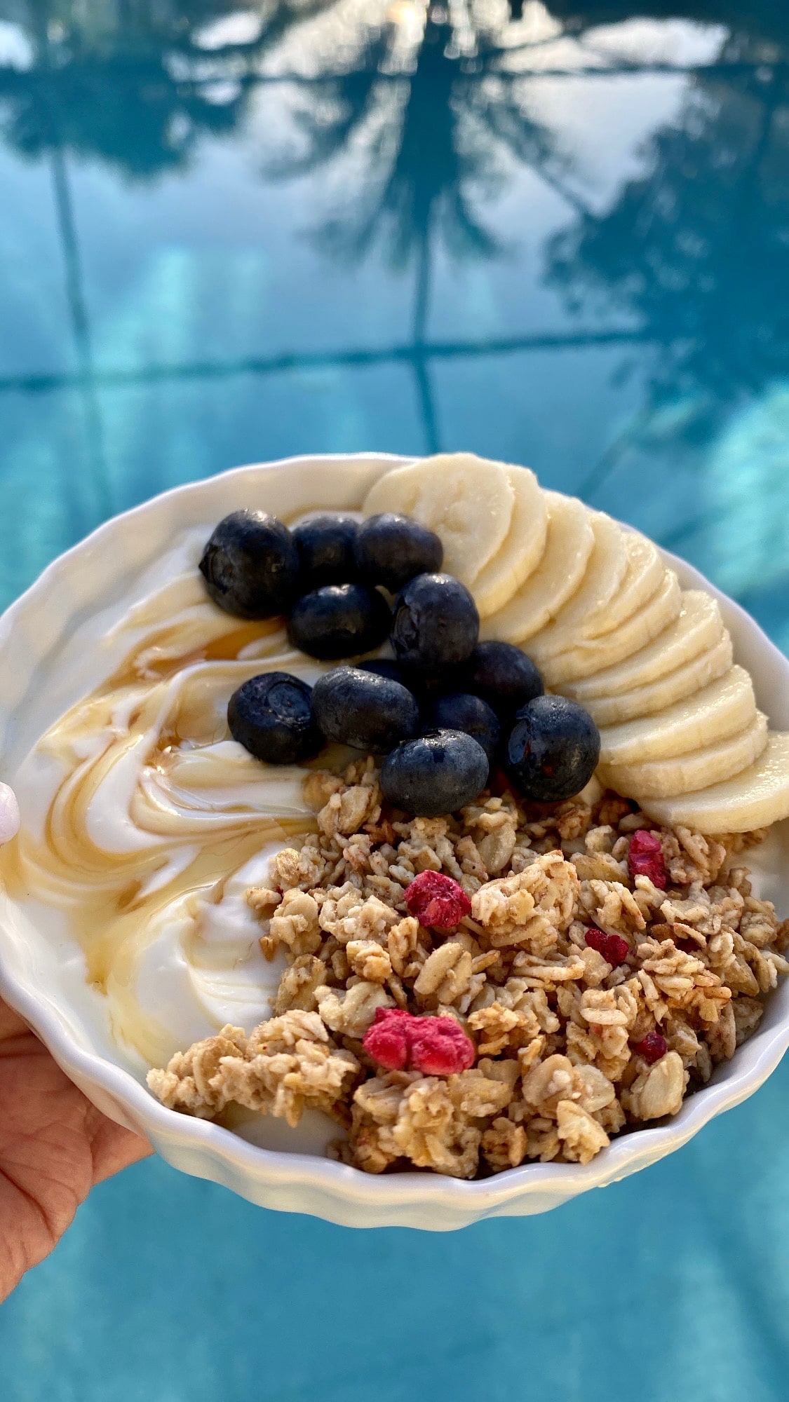 banana blueberry yogurt bowl