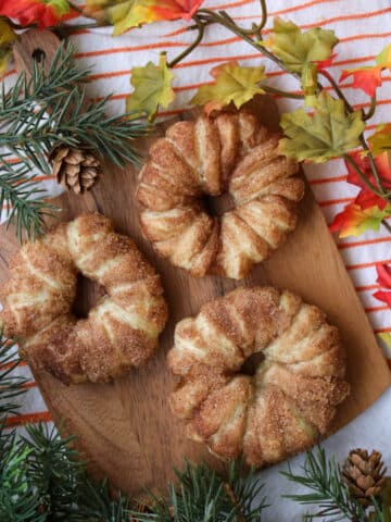 three apple pie rings