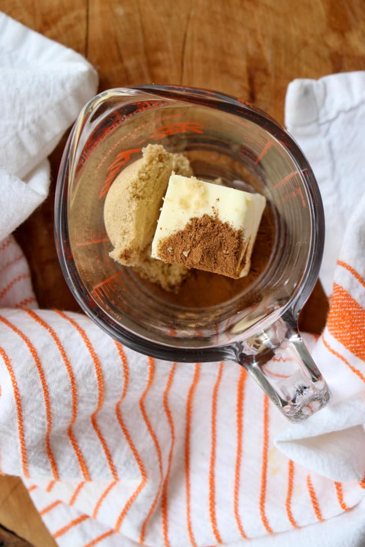 Wet ingredients needed to make pumpkin pie spice party mix