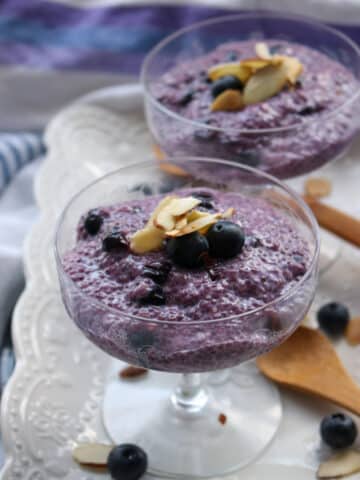 2 dessert dished filled with purple chia pudding
