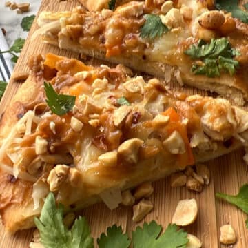 slices of thai peanut rotisserie chicken flatbread