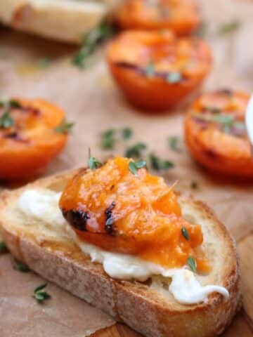 SLICE OF BAGUETTE TOPPED WITH BURRATA AND GRILLED APRICOT