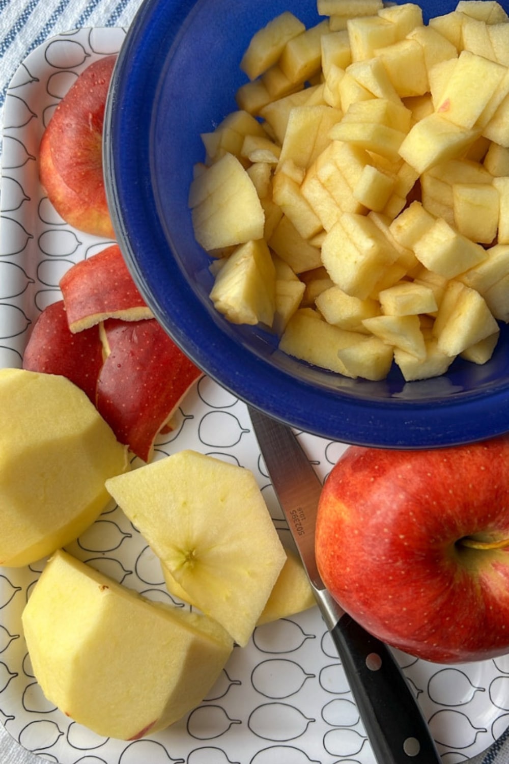 apples slices and a bowl of sliced apples