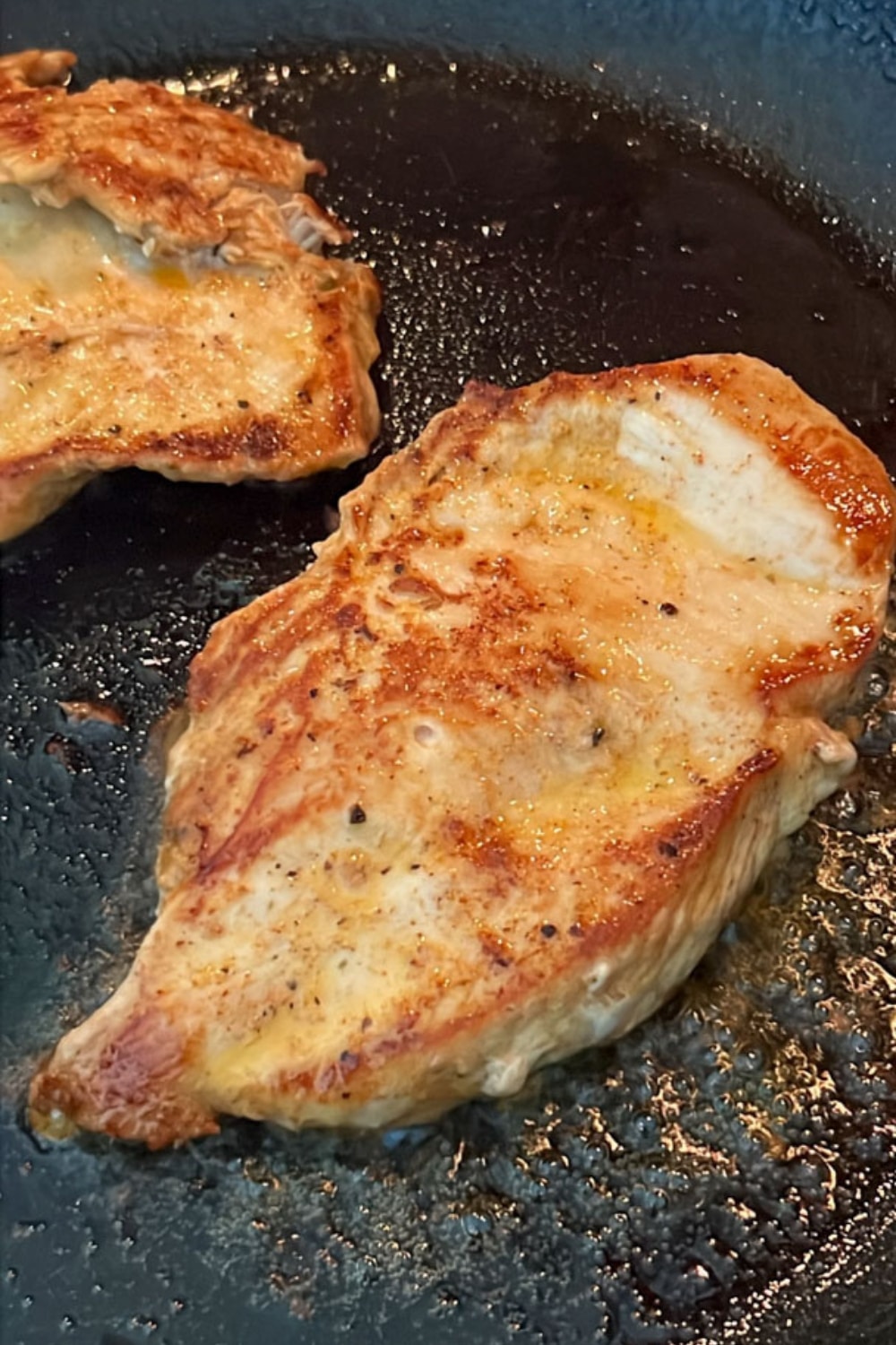 COOKED CHICKEN IN A SKILLET