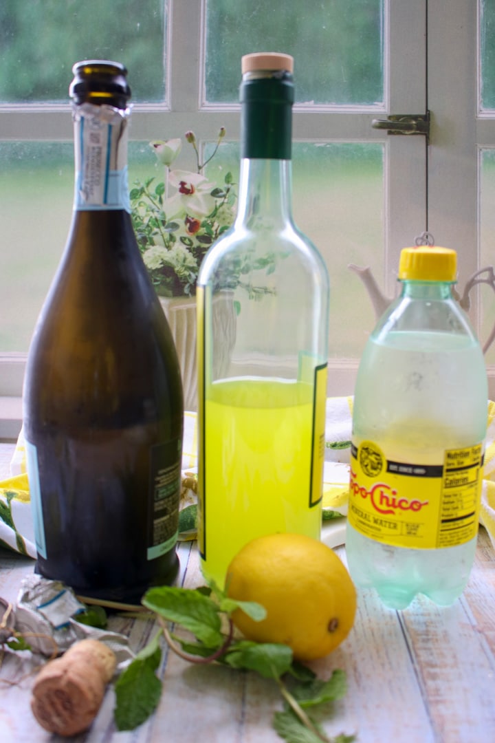 ingredients to make Limoncello Spritz