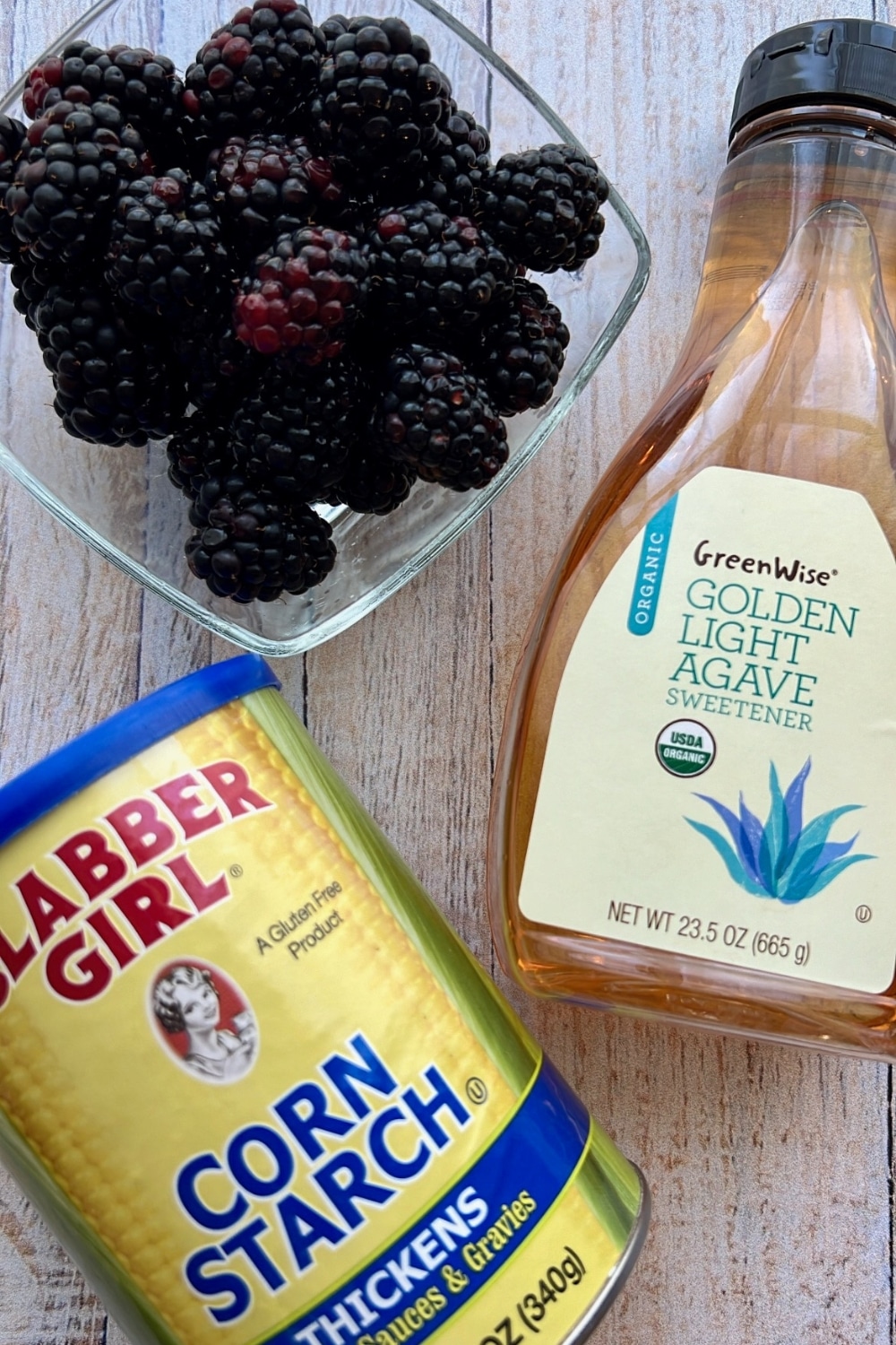 ingredients to make blackberry jam