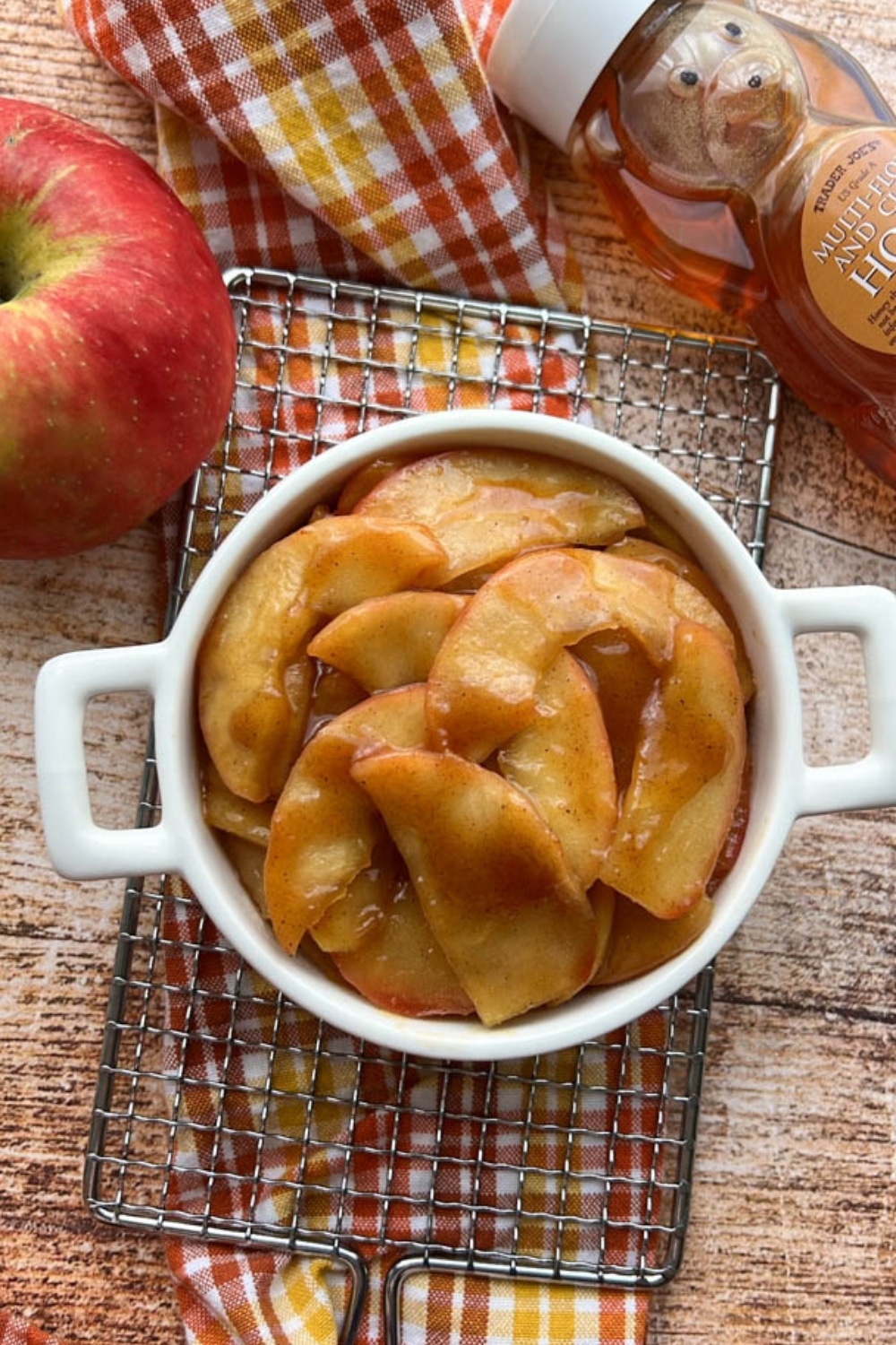 apple honey sauce in a serving bowl