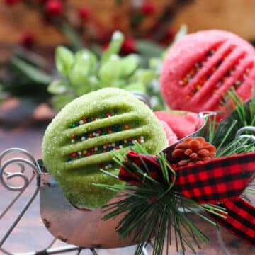 WHIPPED SHORTBREAD COOKIES IN A DECORATIVE SMALL SLEIGH