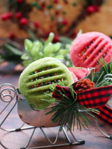 WHIPPED SHORTBREAD COOKIES IN A DECORATIVE SMALL SLEIGH
