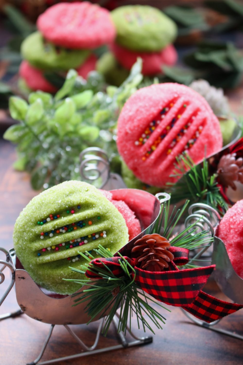 WHIPPED SHORTBREAD COOKIES IN A DECORATIVE SMALL SLEIGH