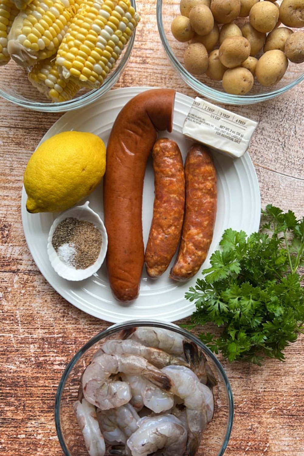ingredients to make cajun shrimp boil packets
